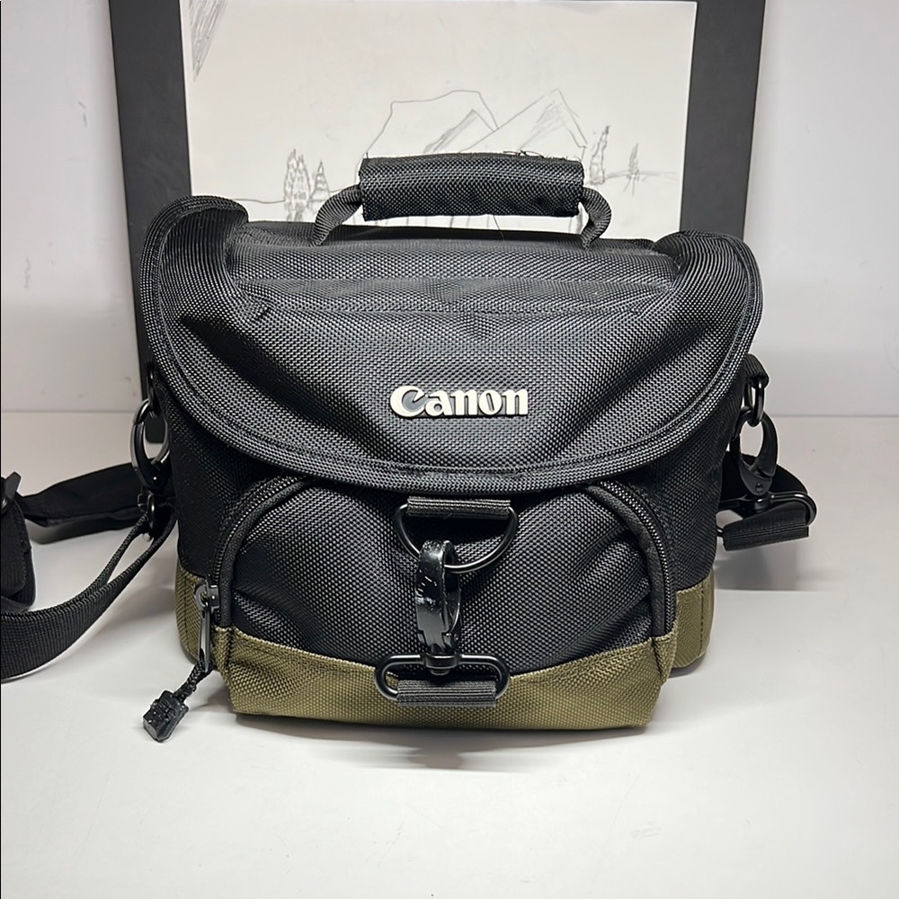 Canon Camera Bag 100-EG W/Shoulder & Waist Strap Digital SLR